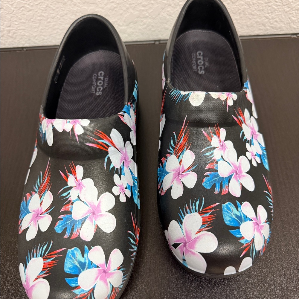CROCS Dual Comfort Black Floral Mules/Clogs
